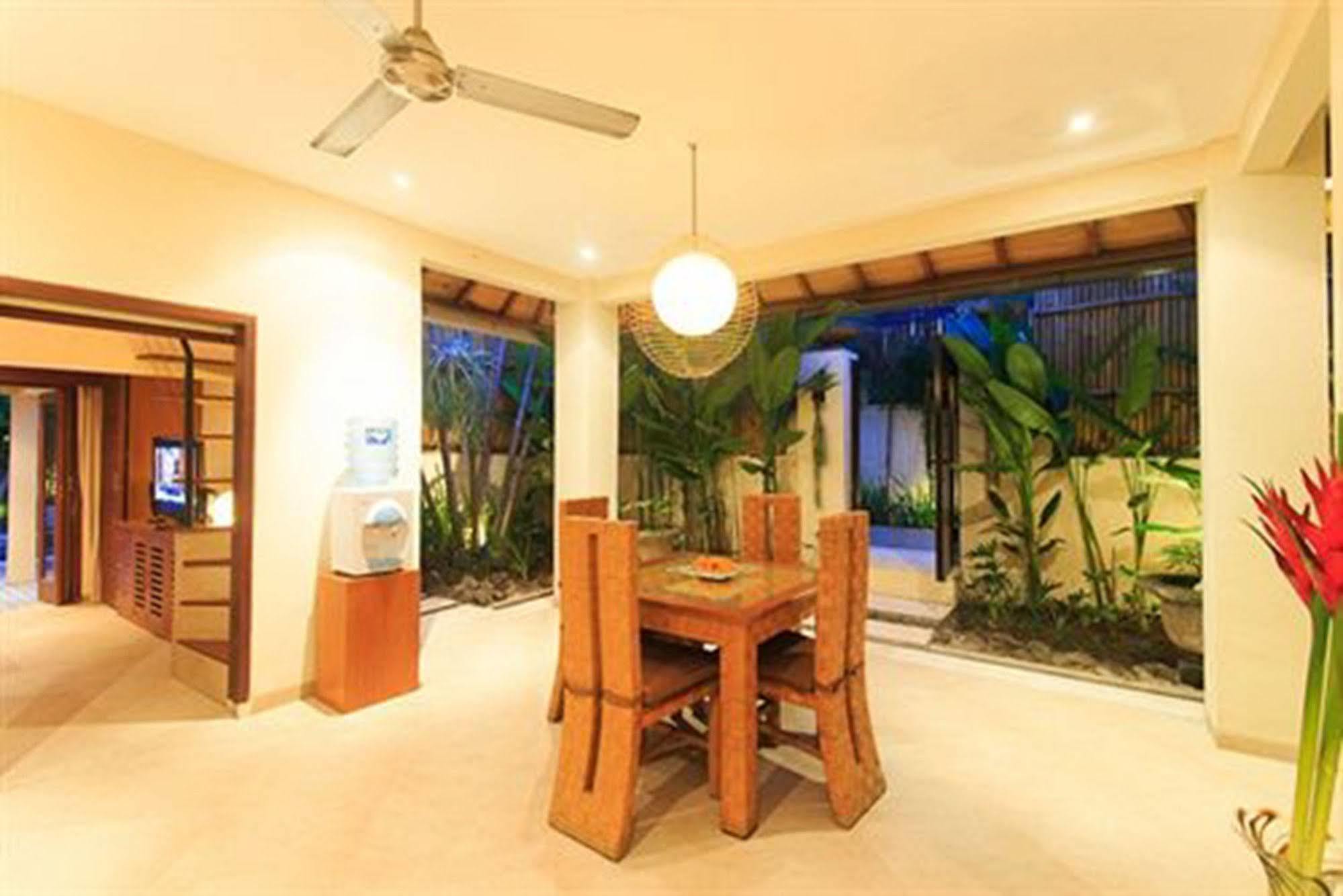 วิลลา ซริสกา ซมีญะก์ Villa เซมินยัค ภายนอก รูปภาพ
