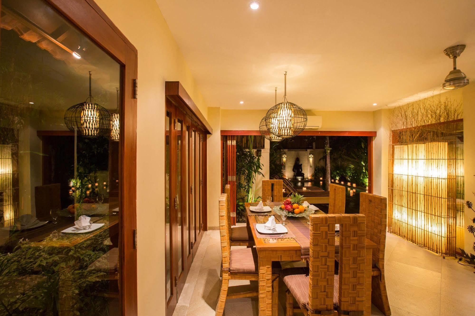 วิลลา ซริสกา ซมีญะก์ Villa เซมินยัค ภายนอก รูปภาพ